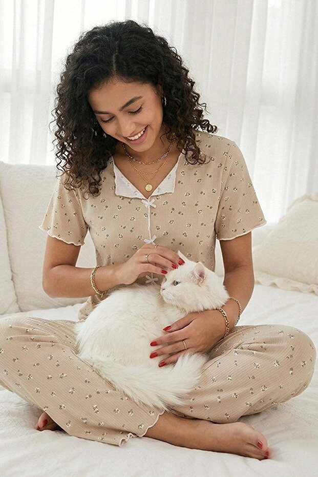 Niket Life طقم بيجامة نسائي من الفيسكوز بتصميم قلب صغير ومضلع وياقة على شكل V وأكمام قصيرة وقصة تحت الطول الطاقي - الصورة 5